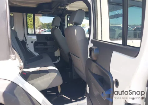 2010 Jeep Wrangler Unlimited Sport z USA, uszkodzony, nr VIN 1J4BA3H12AL170892